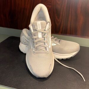 Brooks Ghost 14 Grey/White Women Running Sneakers- SZ  8.5
